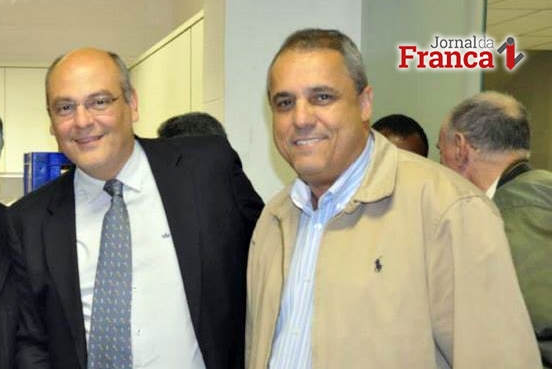 O prefeito Alexandre Ferreira exonerou o assessor Edvaldo Costa através de decreto